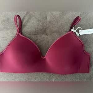 Victoria Secret tshirt bra, never worn. Ordered wrong size.